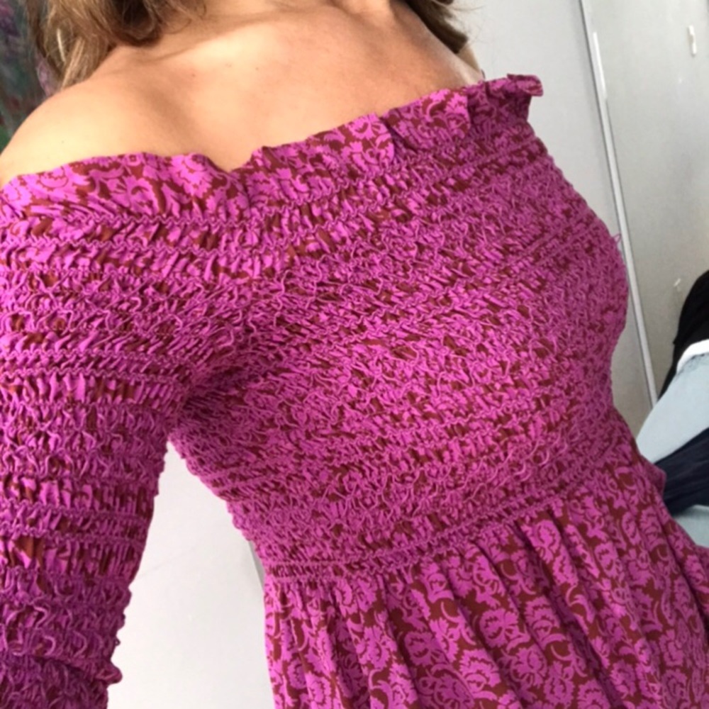 Off-Shoulder top in Magenta